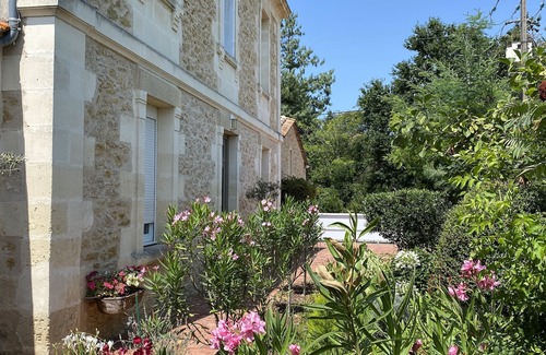 Monprimblanc House | Charming house with swimming pool surrounded by vineyards