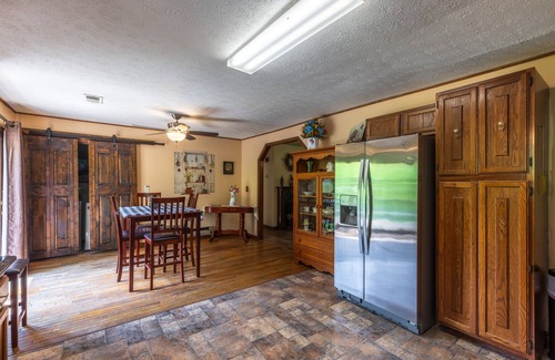 New Plymouth House | Charming house with a private swimming pool and hot tub in Hocking Hills.