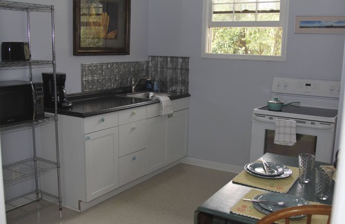Savannah House | Charming House with 3 bedrooms, 1 bath and a small kithcen, sleeps 6