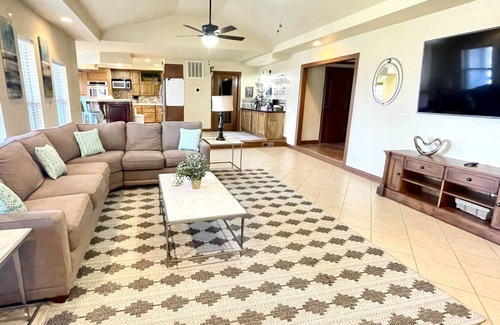 Beaver Shores House | Charming house with lake view, neighborhood beach