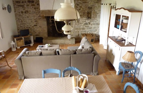 Hengoat Cottage | Charming house with large landscaped garden 9 km from the beach