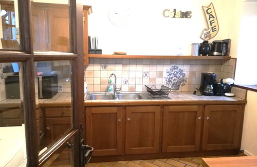 Hengoat Cottage | Charming house with large landscaped garden 9 km from the beach