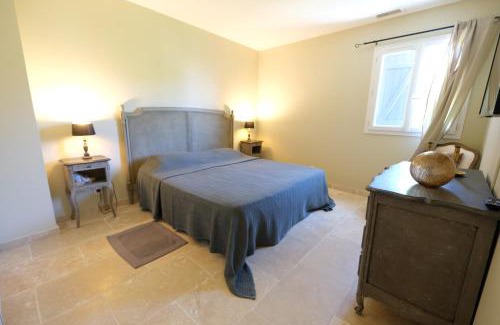 Aureille Villa | charming house with private pool in the heart of the village of aureille in the alpilles, 6 people.