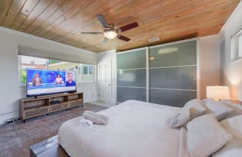 Ludlam House | Charming House with Private Pool n Coral Gable