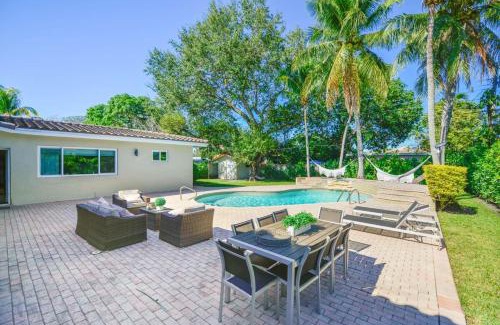 Ludlam House | Charming House with Private Pool n Coral Gable
