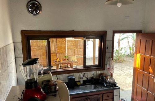 Umuarama House | Charming house with tropical garden 1500 meters from Cruzeiro beach.