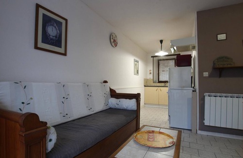 Cerences Cottage | Charming House with WiFi, Garden, Barbecue, Pet-Friendly, Family Amenities