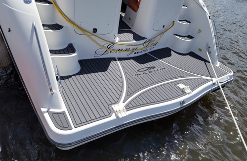 New London Boat Rental | Charming houseboat in pleasant New London with AC, WiFi