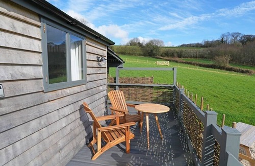Sidmouth Cabin | Charming Hut w/Outdoor Bath & Decking, Sea Views