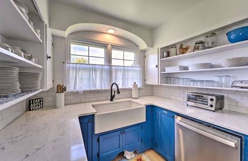Twin Falls Cottage | Charming Idaho Home 3 Bedroom Cottage by RedAwning