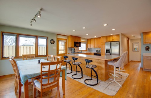 Wasco House | Charming Illinois Retreat w/Hot Tub, Deck & Grill