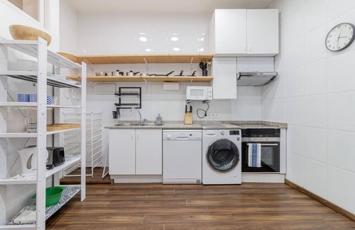 Sol Apartment | Charming in Cuchilleros, next to Plaza Mayor. Beautiful 2-bedroom apartment.