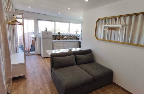La Motte-dʼAigues Apartment | Charming Independent Studio
