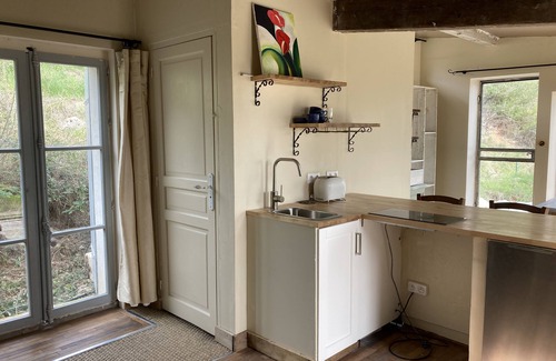 Gardanne Apartment | Charming independent studio 10 min Aix en Provence