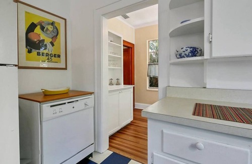 Indian Beach Sapphire Shores House | Charming Indian Beach Sapphire Shores 1920's Home