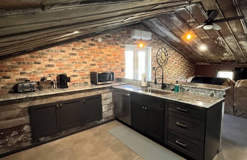 Ochlocknee Apartment | Charming Industrial Barndominium Retreat 78 Acres of Southern Serenity