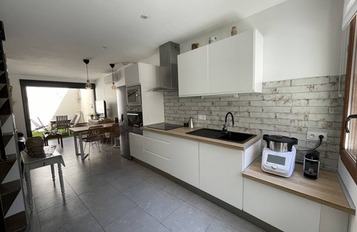 Aigues-Mortes House | Charming inner-city haven of peace.