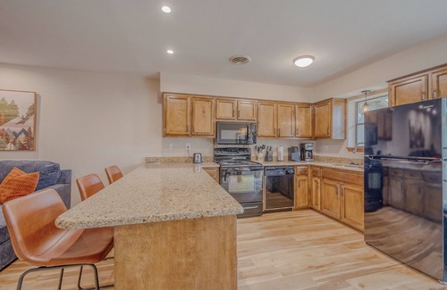 Ruidoso Condo | Charming Innsbrook Village condo, FREE Golf, Pickleball, Tennis, Pool, Fishing!