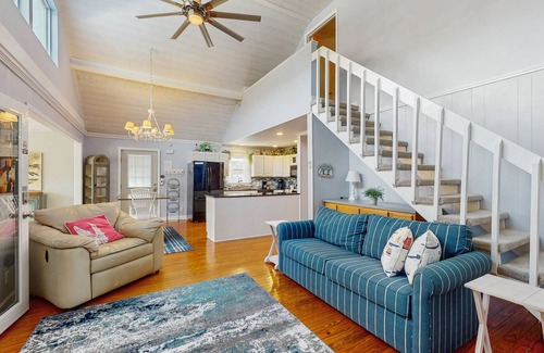 Socastee House | Charming Intra-Coastal Waterway home w/private pool, hot tub spa combo