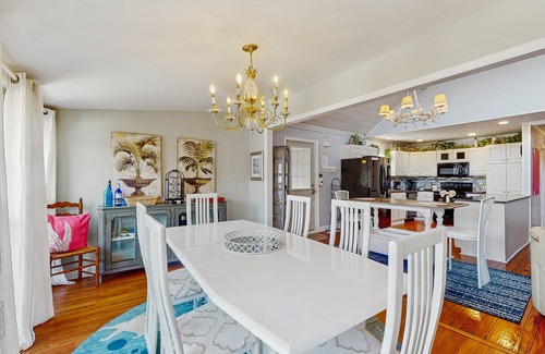 Socastee House | Charming Intra-Coastal Waterway home w/private pool, hot tub spa combo