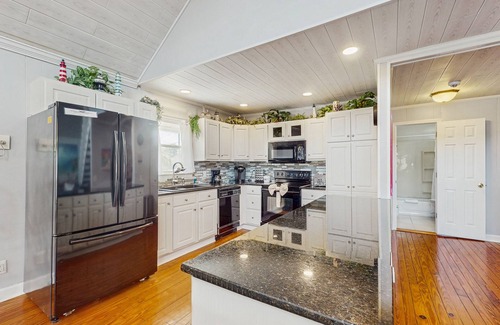 Socastee House | Charming Intra-Coastal Waterway home w/private pool, hot tub spa combo