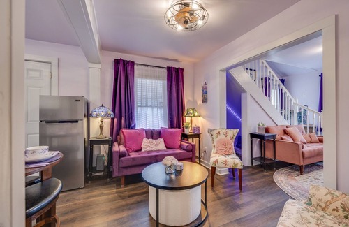 Greeneville House | Charming Iris House – Walkable Historic Downtown Dollhouse Near Museums & Dining