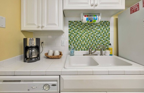 Demere Park Apartment | ~Charming Island Getaway ~ SSI~
