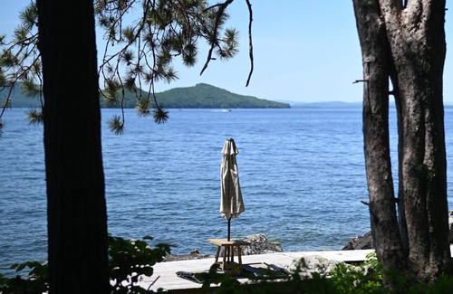 Barndoor Island House | Charming Island Cottage on Lake Winnepesaukee