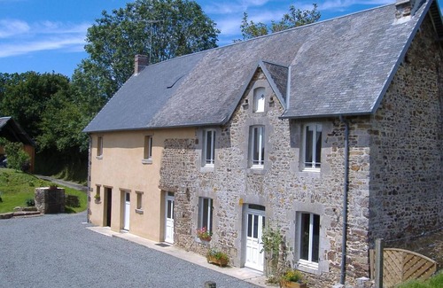 St-Denis-le-Vetu Cottage | Charming Isolated Stone House: Fireplace, Garden, Pet-Friendly, Sleeps 8