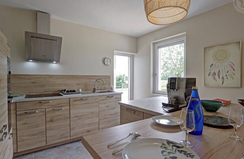 Riorges Cottage | Charming Italian-Style Villa with Modern Comforts & Private Courtyard in Roanne