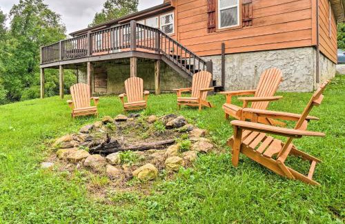 Jamestown House | Charming Jamestown Cabin with Large Backyard!