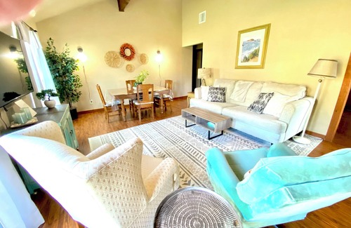 Jenks House | Charming Jenks Getaway Safe -Easy Hwy Access-Tulsa-Aquarium-Gathering Place