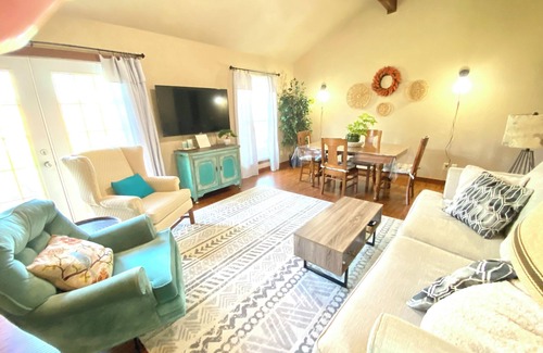 Jenks House | Charming Jenks Getaway Safe -Easy Hwy Access-Tulsa-Aquarium-Gathering Place