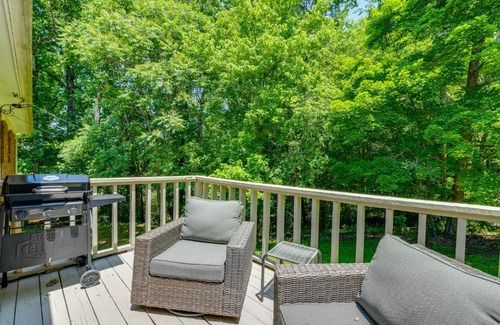 Arlington House | Charming Jonesville Home with Grill - Near Wineries!