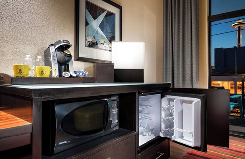 Lower Queen Anne Hotel | Charming Junior Suite with Two Queen Beds Near Seattle Center