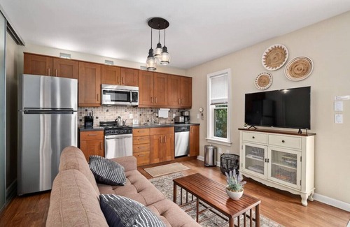 South Park Apartment | Charming Junipera Studio in Prime Location (A)