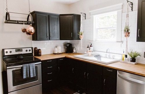 Eastwood House | Charming Kalamazoo Bungalow-5 min from downtown