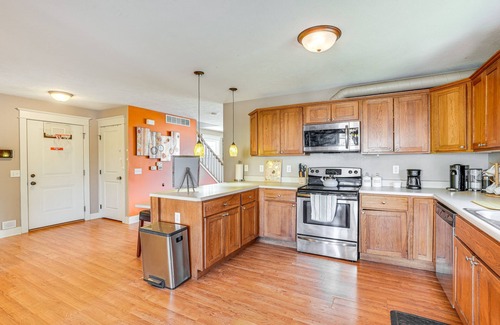 Kalamazoo House | Charming Kalamazoo Home w/Yard: 1 Mi to Downtown!