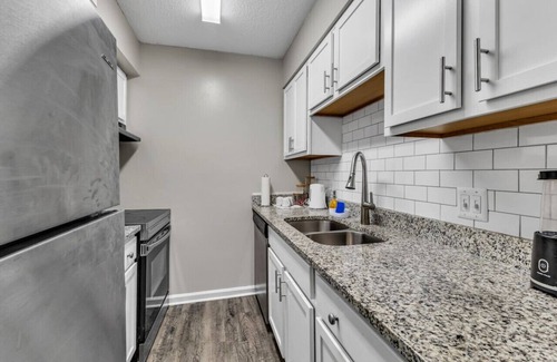 Durham Apartment | Charming King 2BR Suite—in Research Triangle Park!
