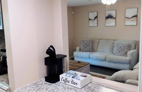 Montgomery Apartment | Charming King- Ensuite Home - Only 15 Mins to DT!