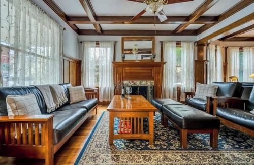Calistoga Hotel | Charming King Room, Private Entrance and Garden Area. Pet-Friendly!