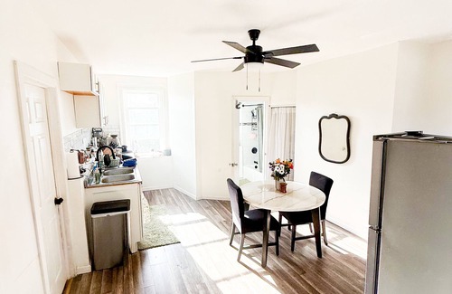 Troy Apartment | Charming king size bed, 2 multi use rooms apartment in Troy , WiFi. Laundry.