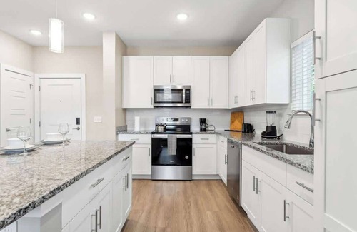 Southeast Orlando Apartment | Charming King Suite, Near Universal & Pet-Friendly