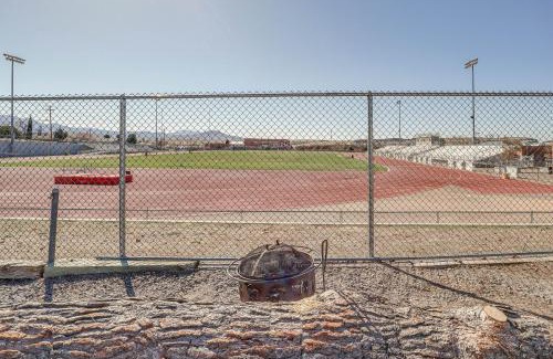 Kingman House | Charming Kingman Casita Less Than 1 Mi to Route 66!