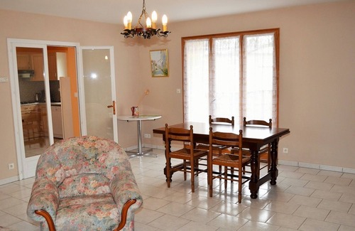 Saint-Laurent-de-Lin Cottage | Charming Longère Near Loire Castles: Quiet, Nature, WiFi, BBQ, Kids' Area, Pets Welcome