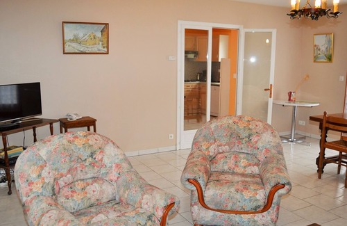 Saint-Laurent-de-Lin Cottage | Charming Longère Near Loire Castles: Quiet, Nature, WiFi, BBQ, Kids' Area, Pets Welcome