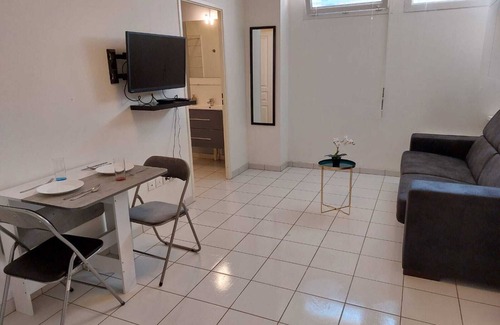 La Ville-du-Bois Apartment | Charming La ville du bois studio ideal for departures from Orly and visits to Paris
