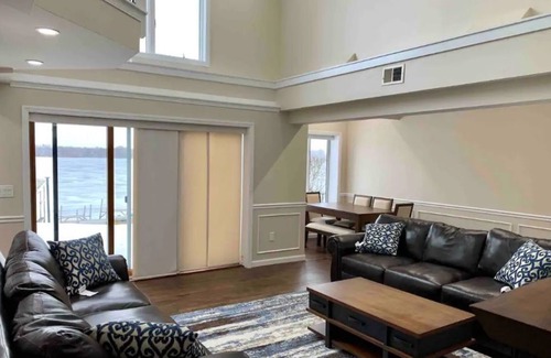 Waterford House | Charming Lake Front Home