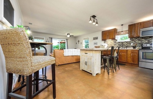 Athens Cottage | Charming Lake Athens Waterfront Cottage: Families, Fisherman, Pets, Canton