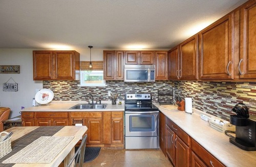 Athens Cottage | Charming Lake Athens Waterfront Cottage: Families, Fisherman, Pets, Canton